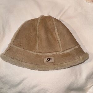 Ugg Bucket hat from 2001. Authentic, suede and shearling, beige